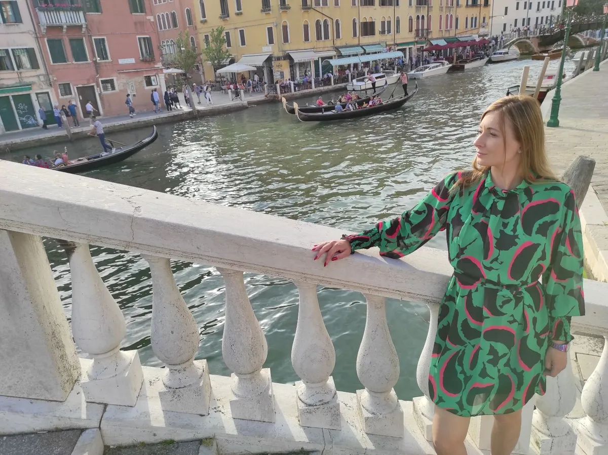 Stylish green dress - Image 2