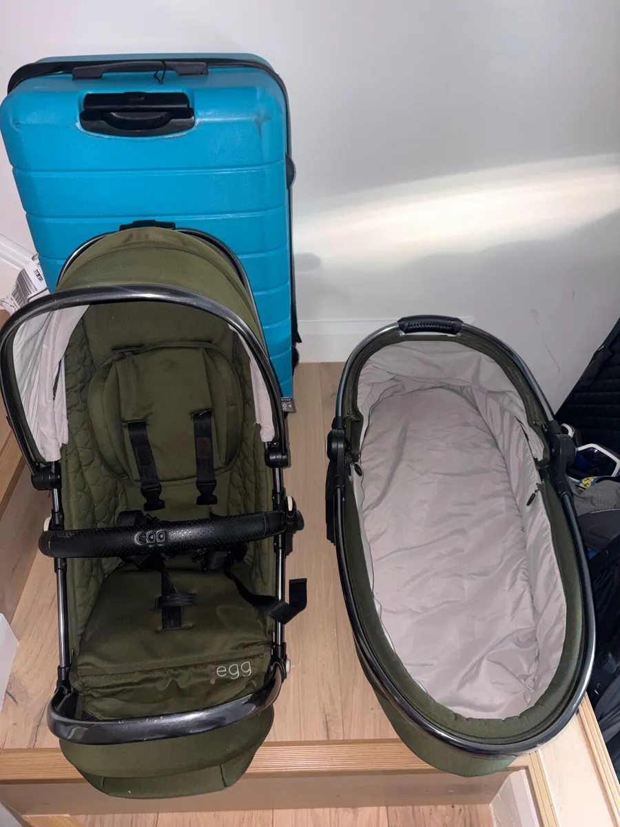 Tandem double green egg(2) pram - Image 1