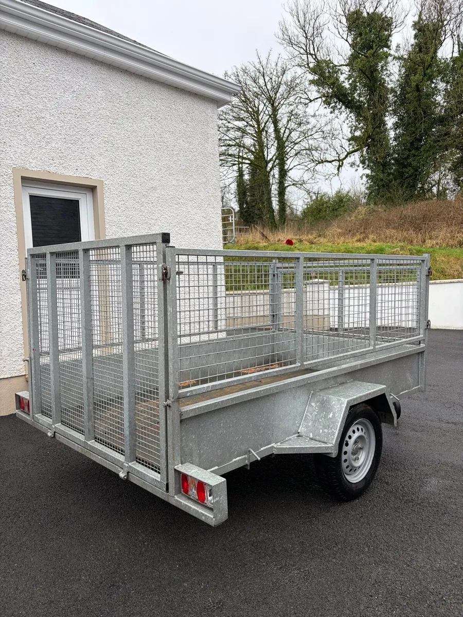 Trailer - Image 1