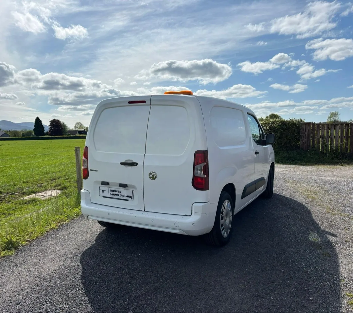 Vauxhall Combo - Image 4
