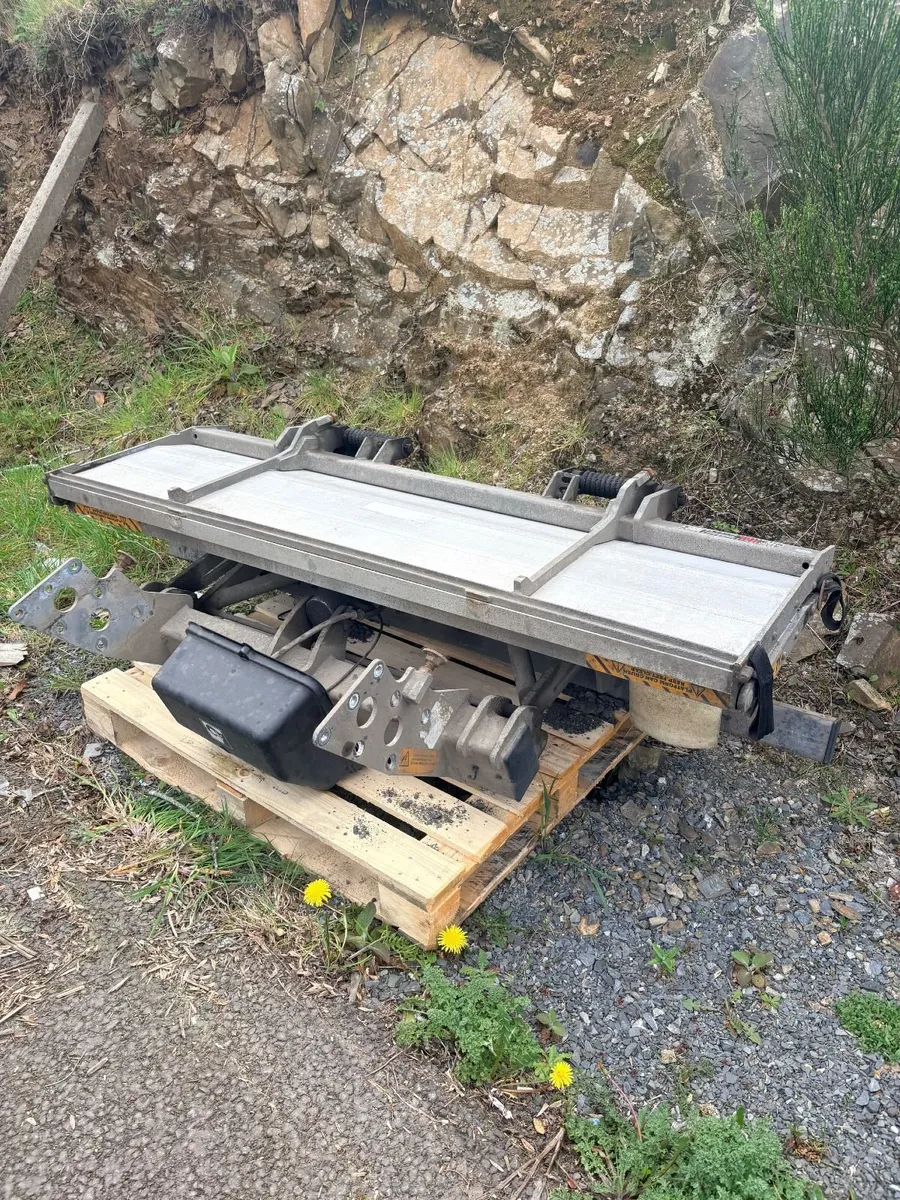 1 tonne DEL Tuckaway Tail Lift - Image 1