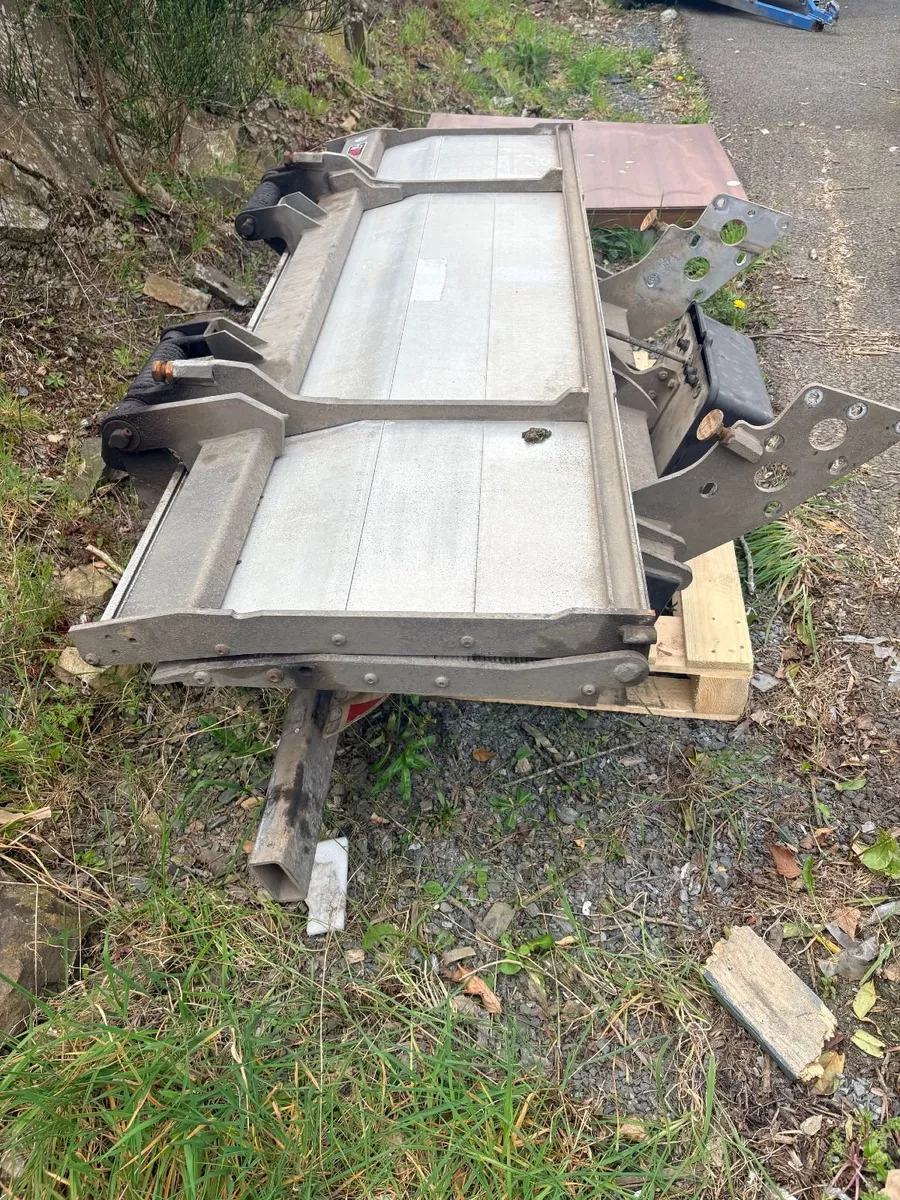 1 tonne DEL Tuckaway Tail Lift - Image 2