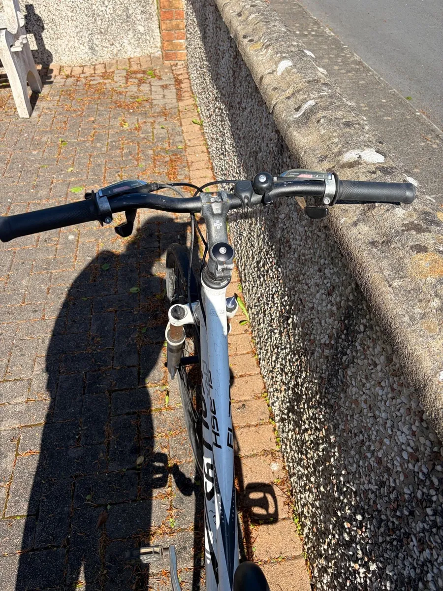 Ladies Hybrid Bike - Image 4