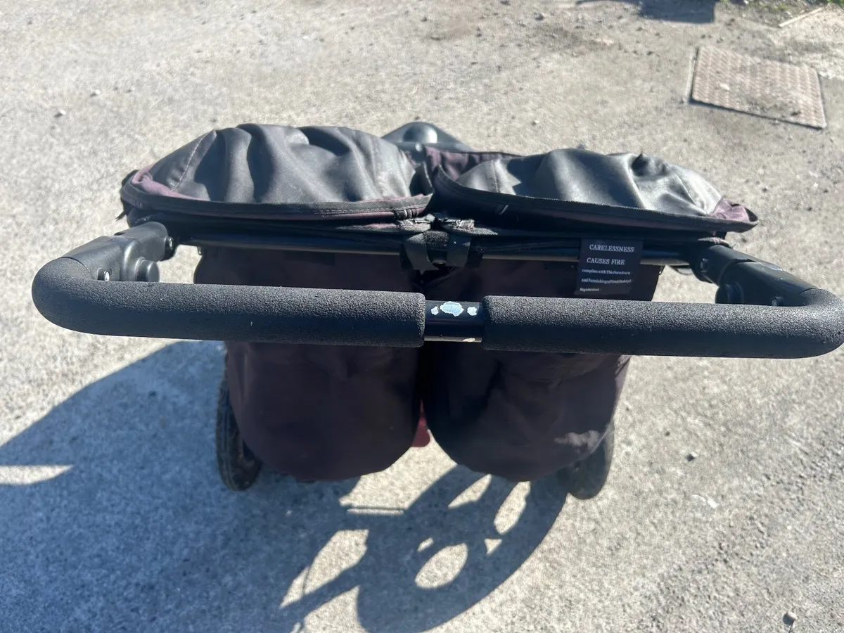 Out and about double buggy - Image 2