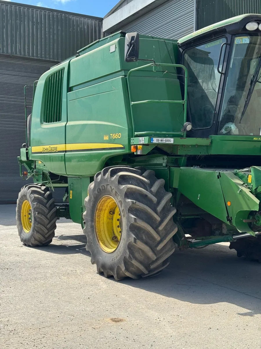 John Deere T 660 Combine - Image 2