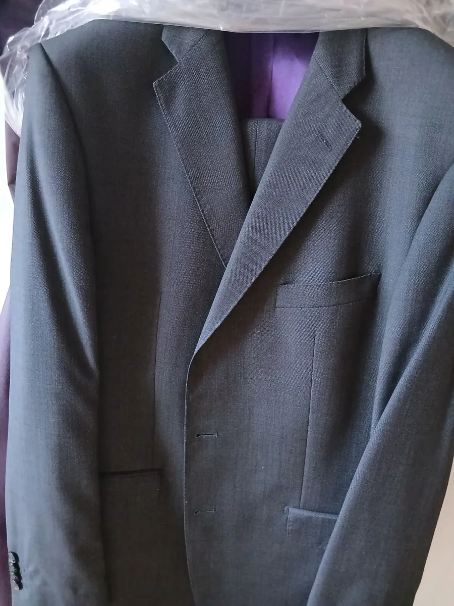 Mens suit - Image 2