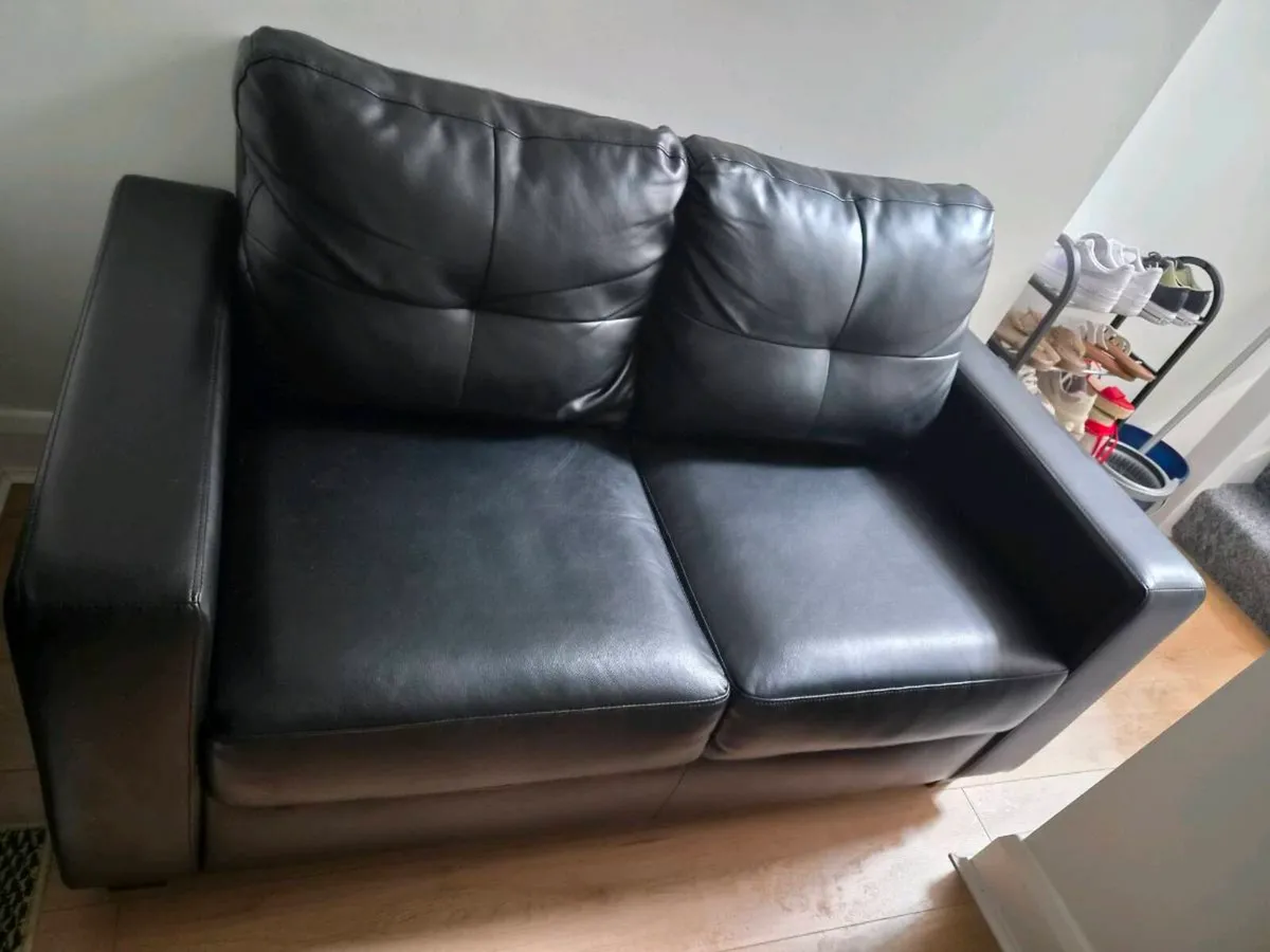 2 Seater leather couch - Image 2