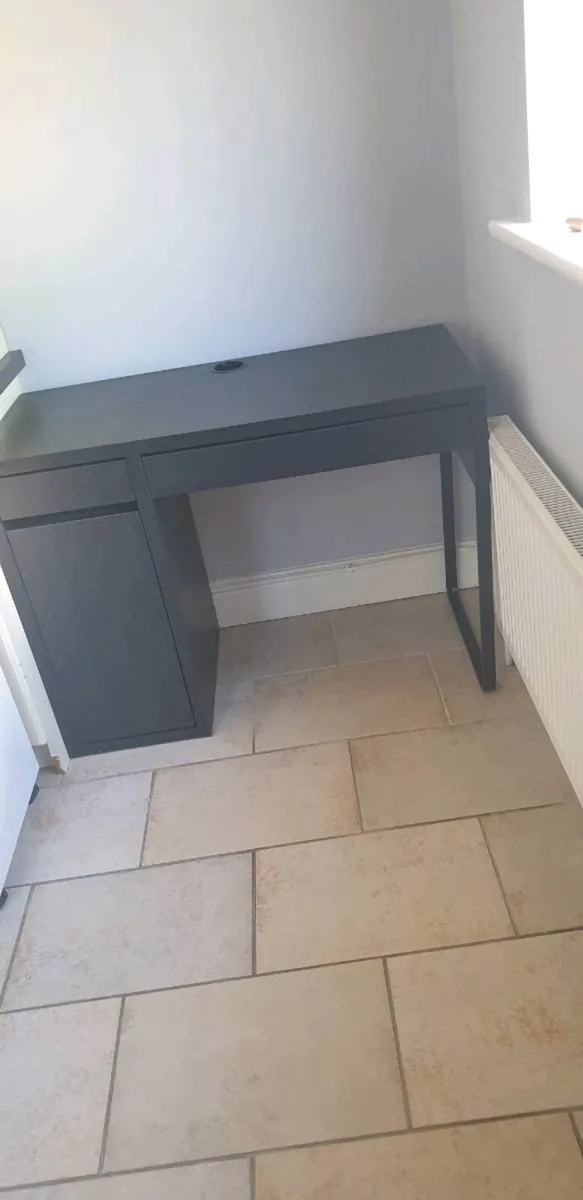Desk and chair - Image 4