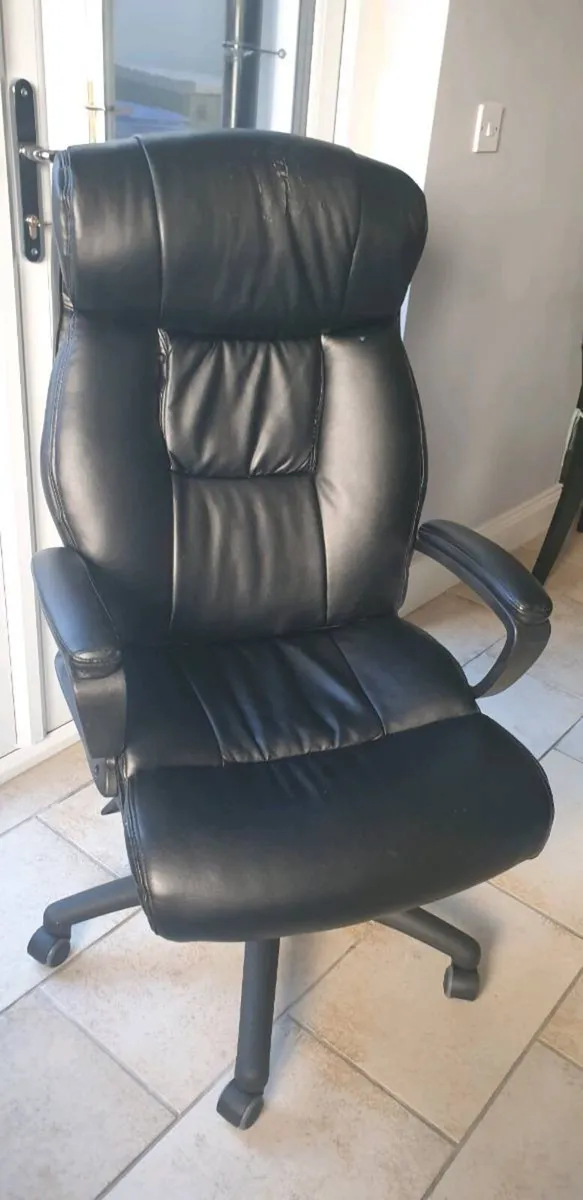 Desk and chair - Image 3