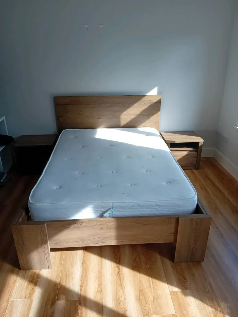 Bed - Image 2