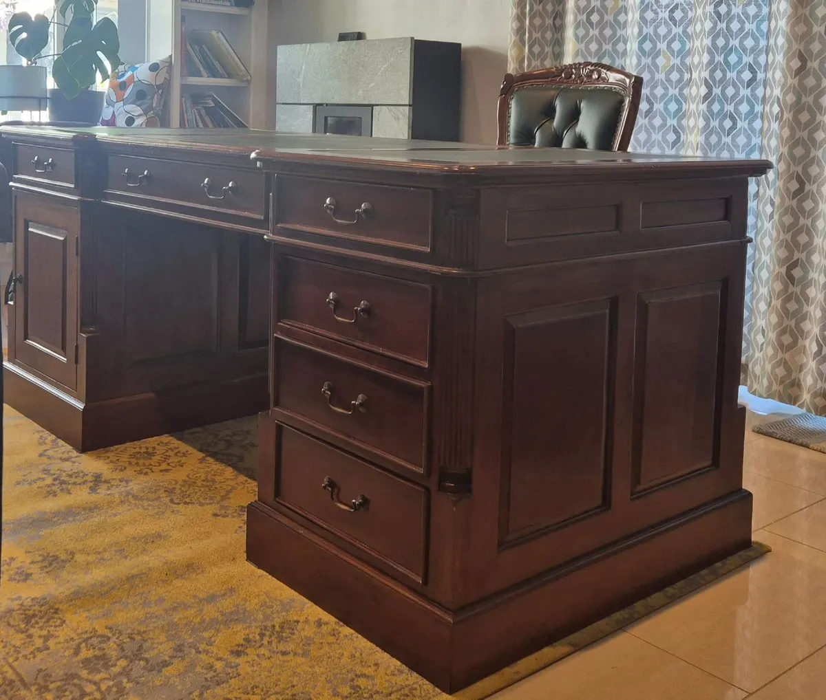 Partners' office desk & chesterfield swivel chair - Image 2