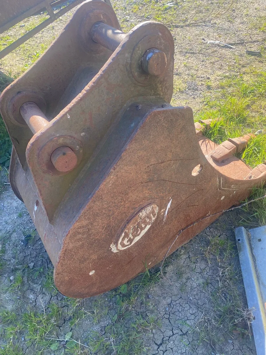 2ft buckets - Image 1