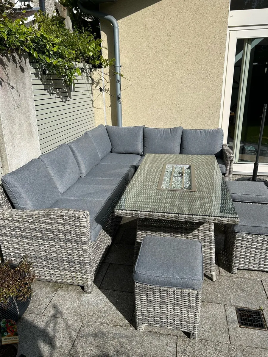 Rattan Garden set and fire pit - Image 1