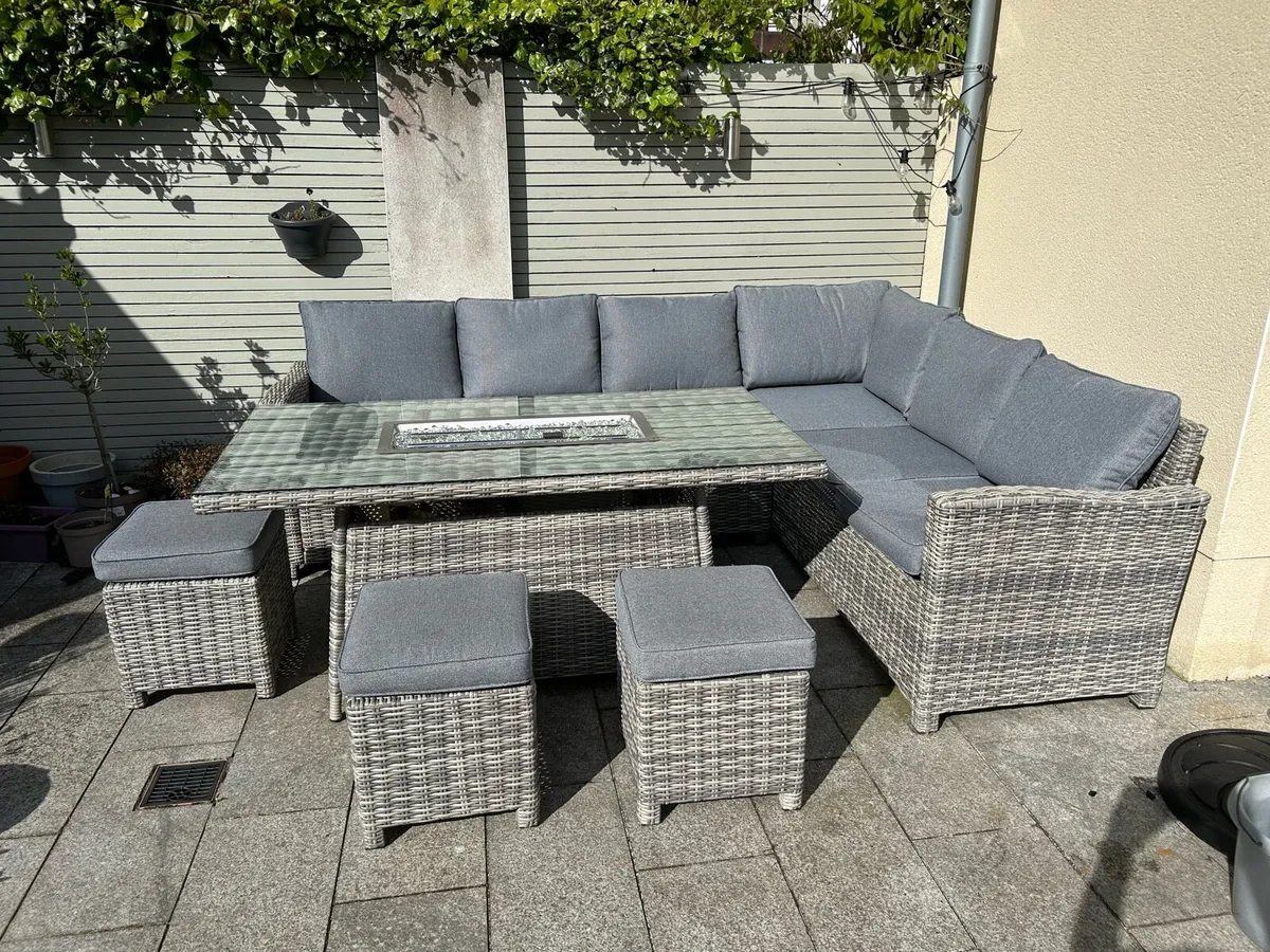 Rattan Garden set and fire pit - Image 2