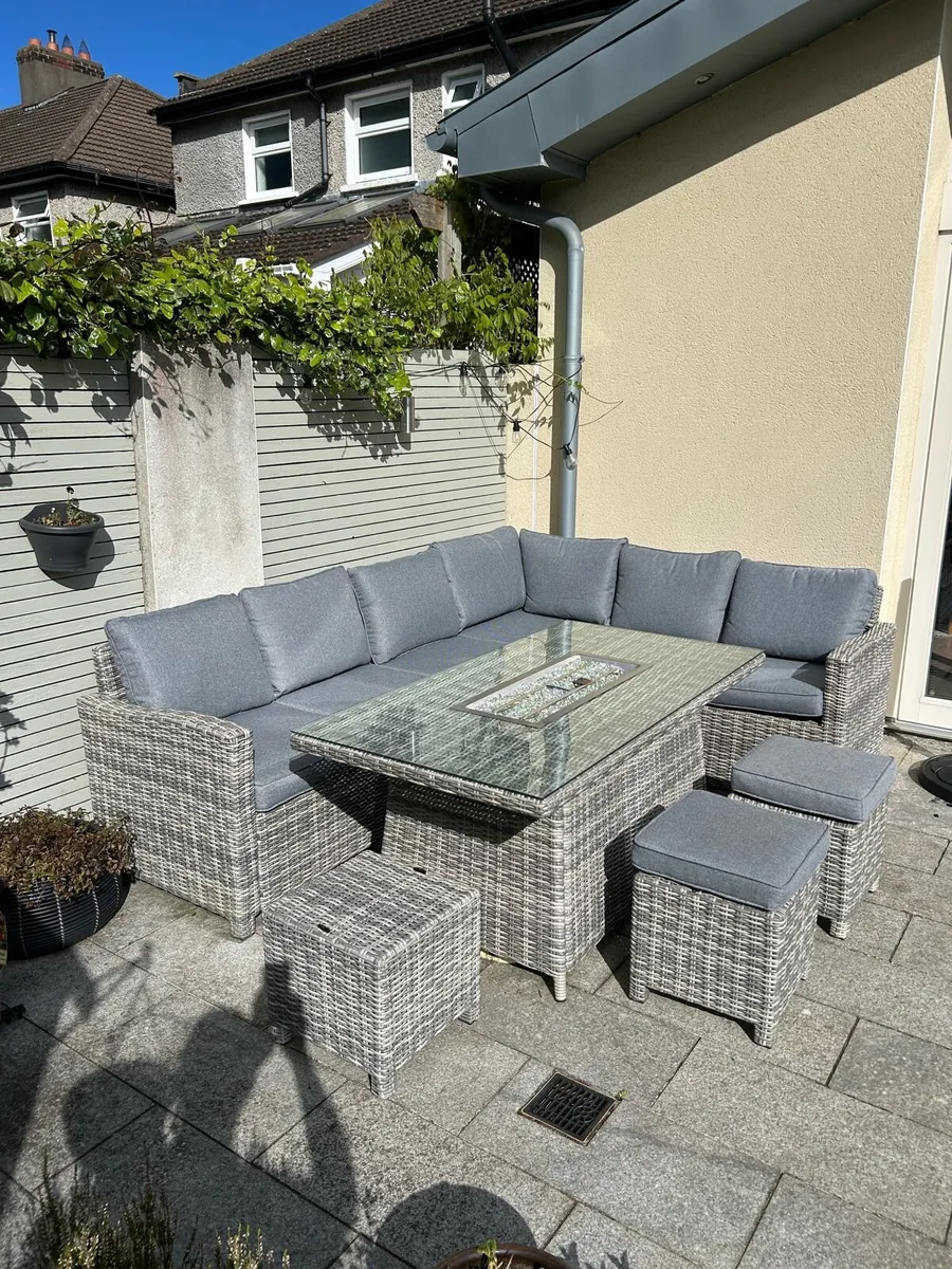 Rattan Garden set and fire pit - Image 3