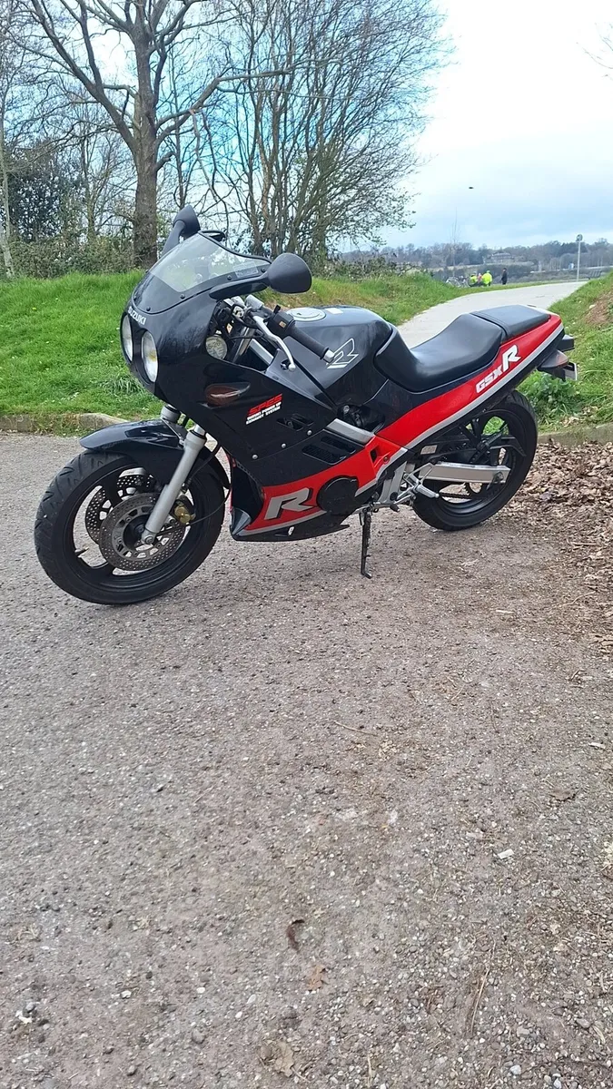 1988 Suzuki GSXR 250 4 Cylinder - Image 3