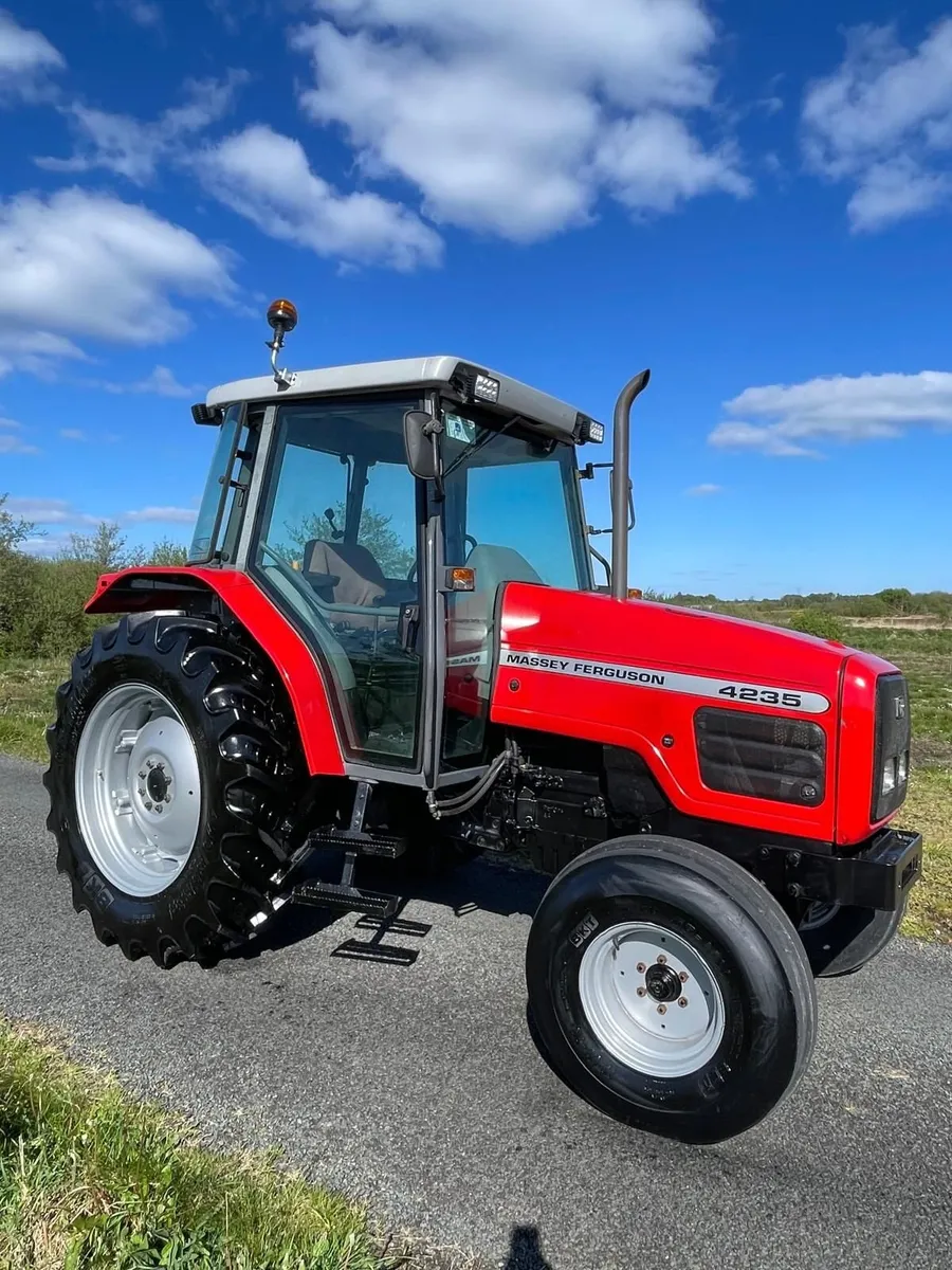 Massey Ferguson 4235 - Image 1
