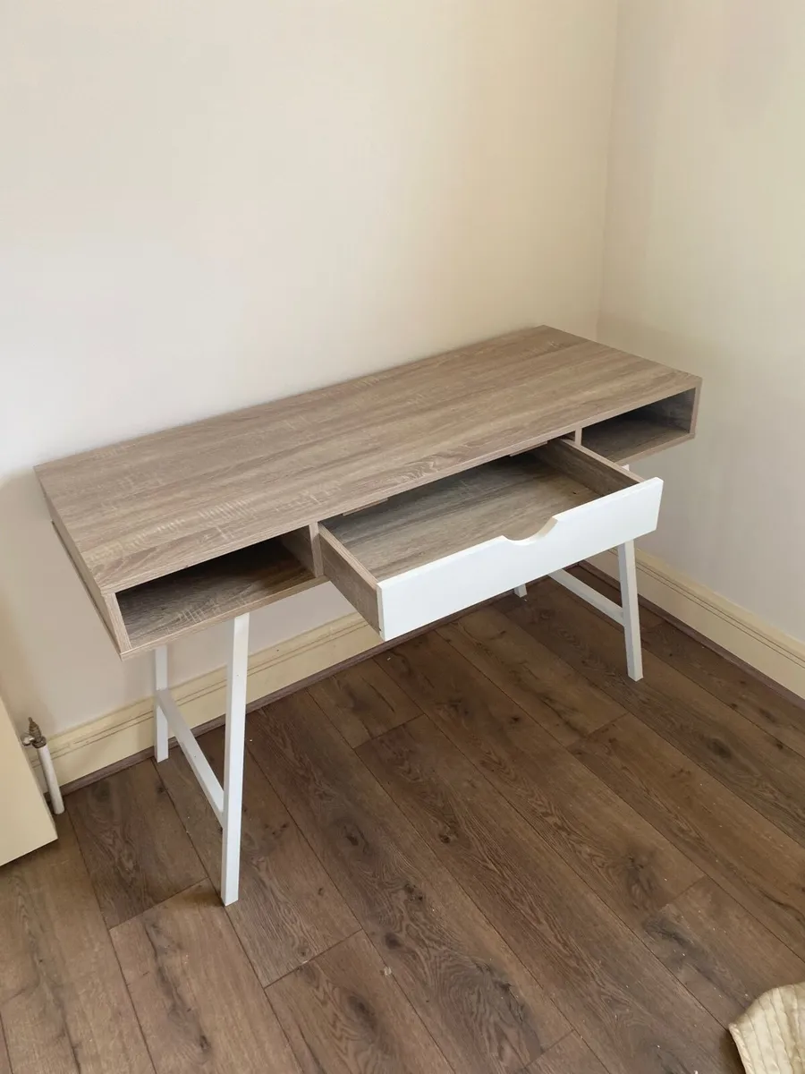 Desk - Image 4