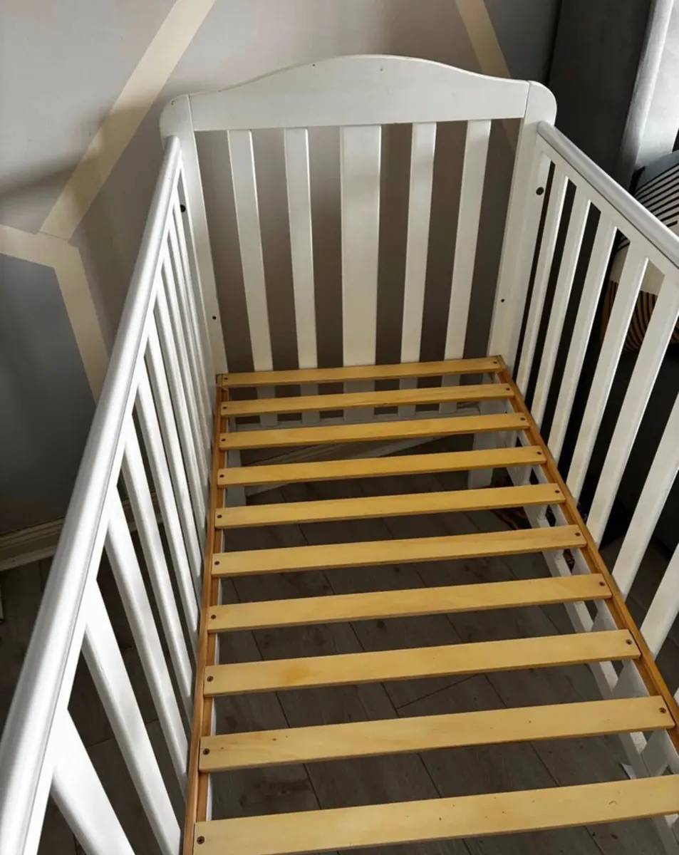 Mothercare white baby to toddler cot - Image 3