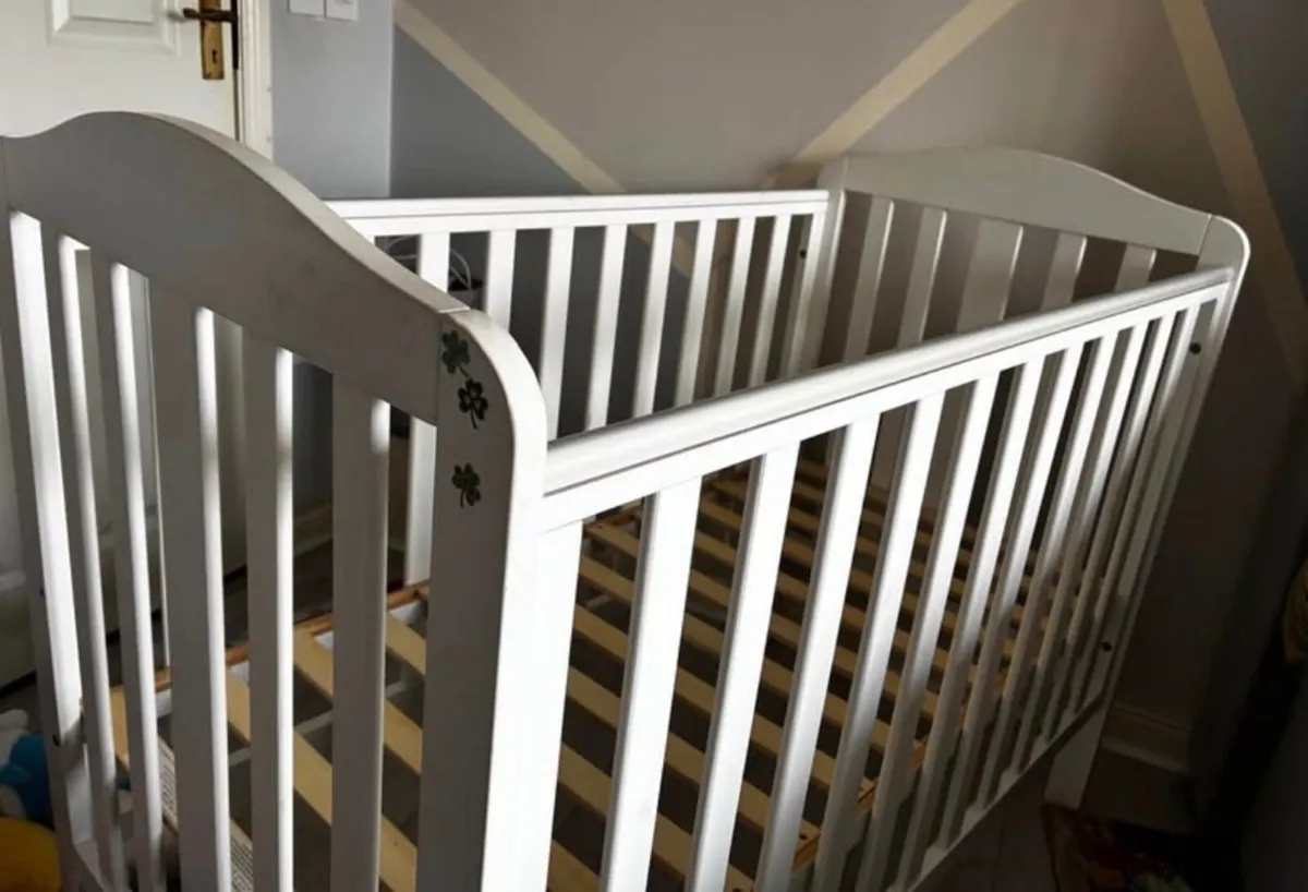 Mothercare white baby to toddler cot - Image 4