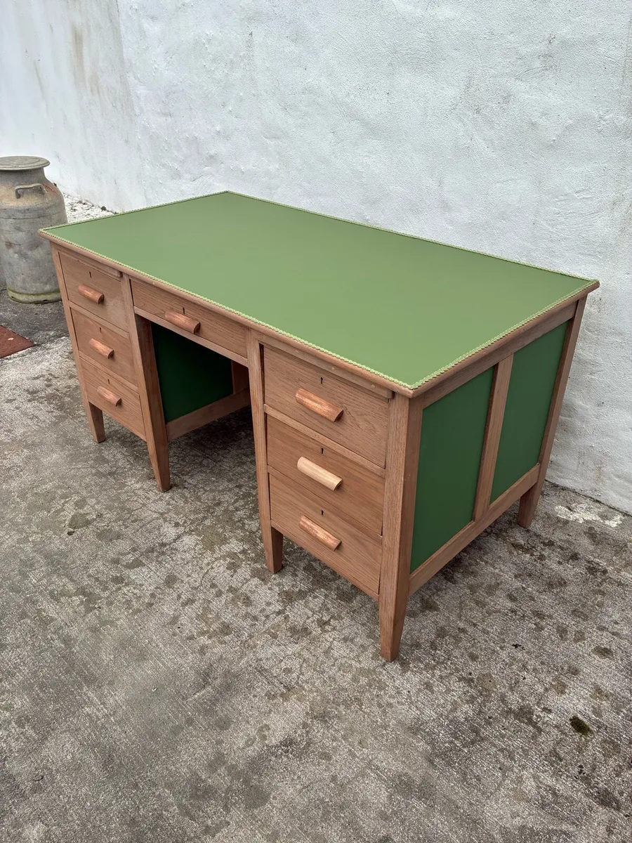 Pedestal desk - Image 2