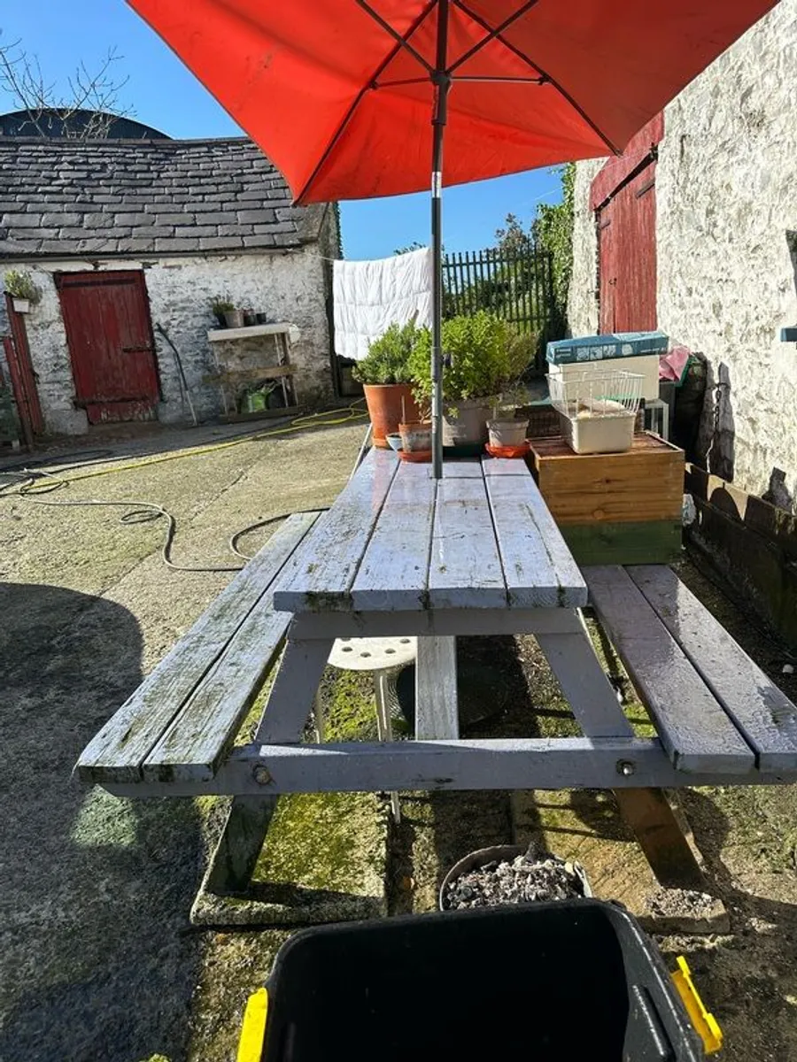 Big sized solid pun bench with umbrella - Image 1