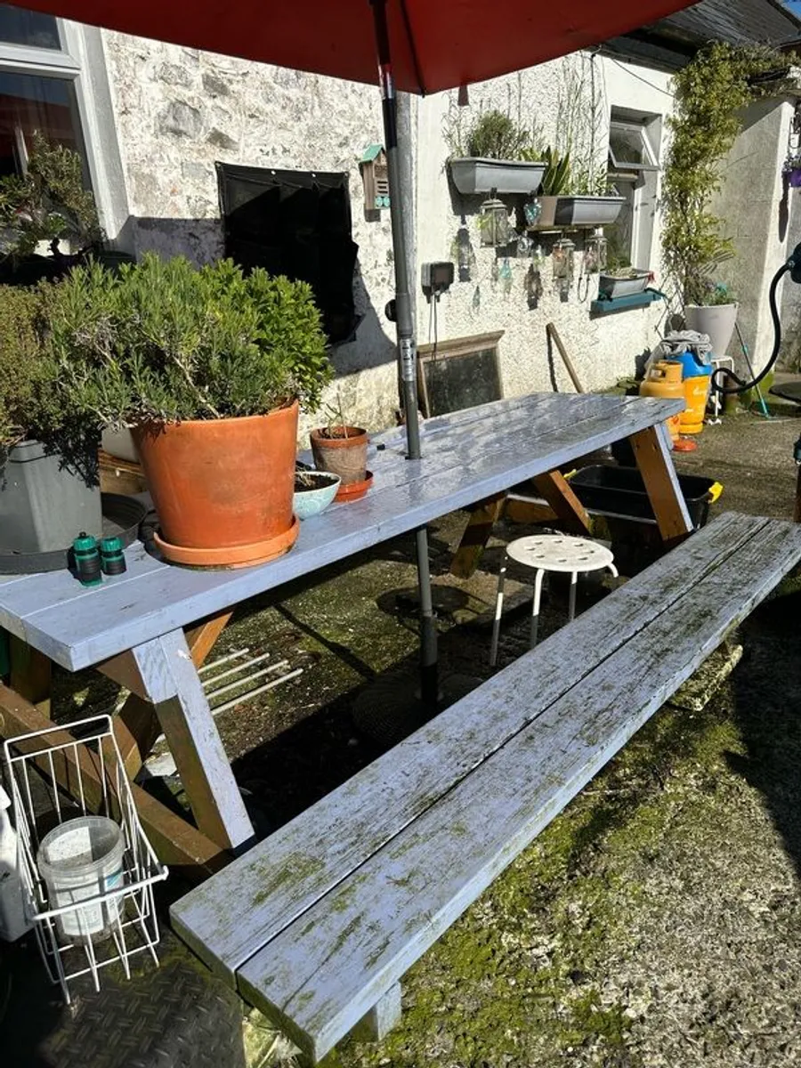 Big sized solid pun bench with umbrella - Image 2