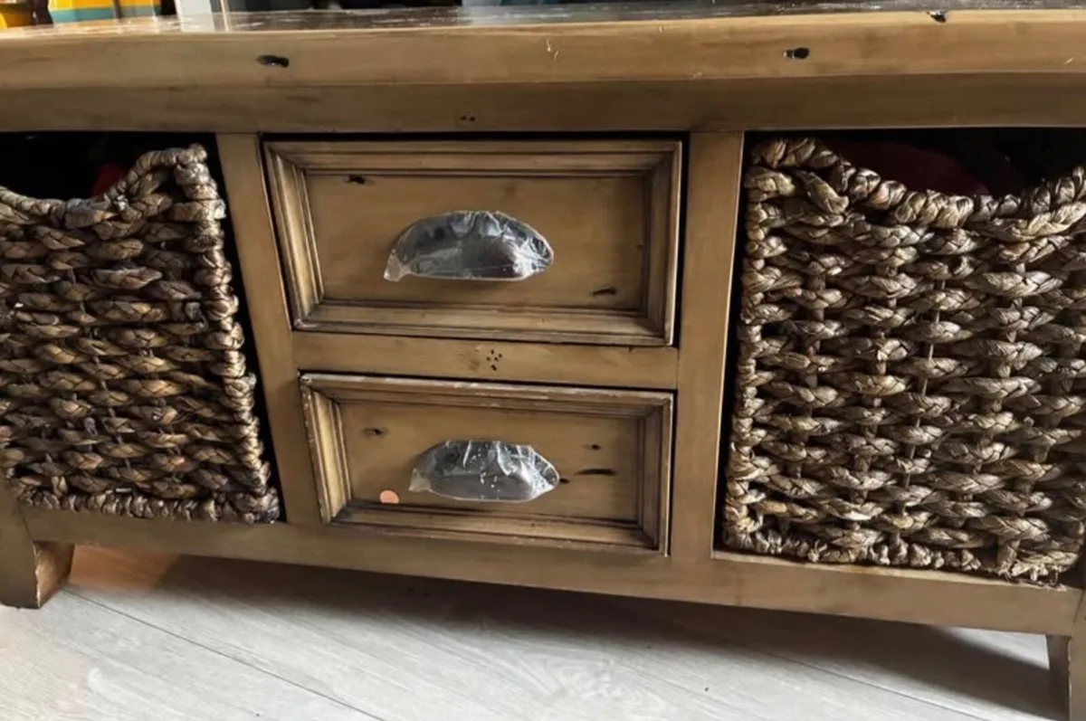 Coffee table with baskets and drawers - Image 1