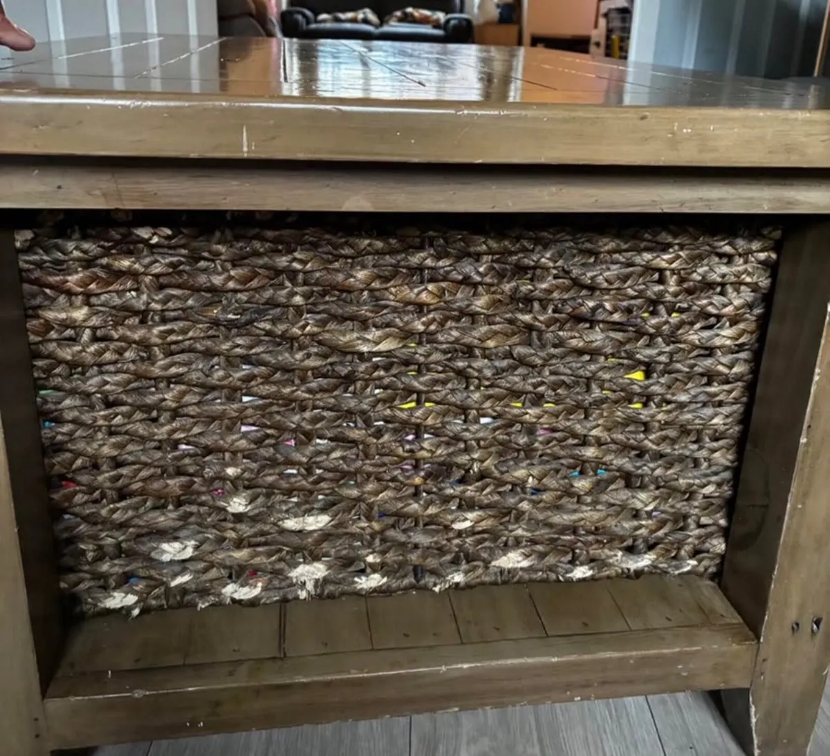 Coffee table with baskets and drawers - Image 4