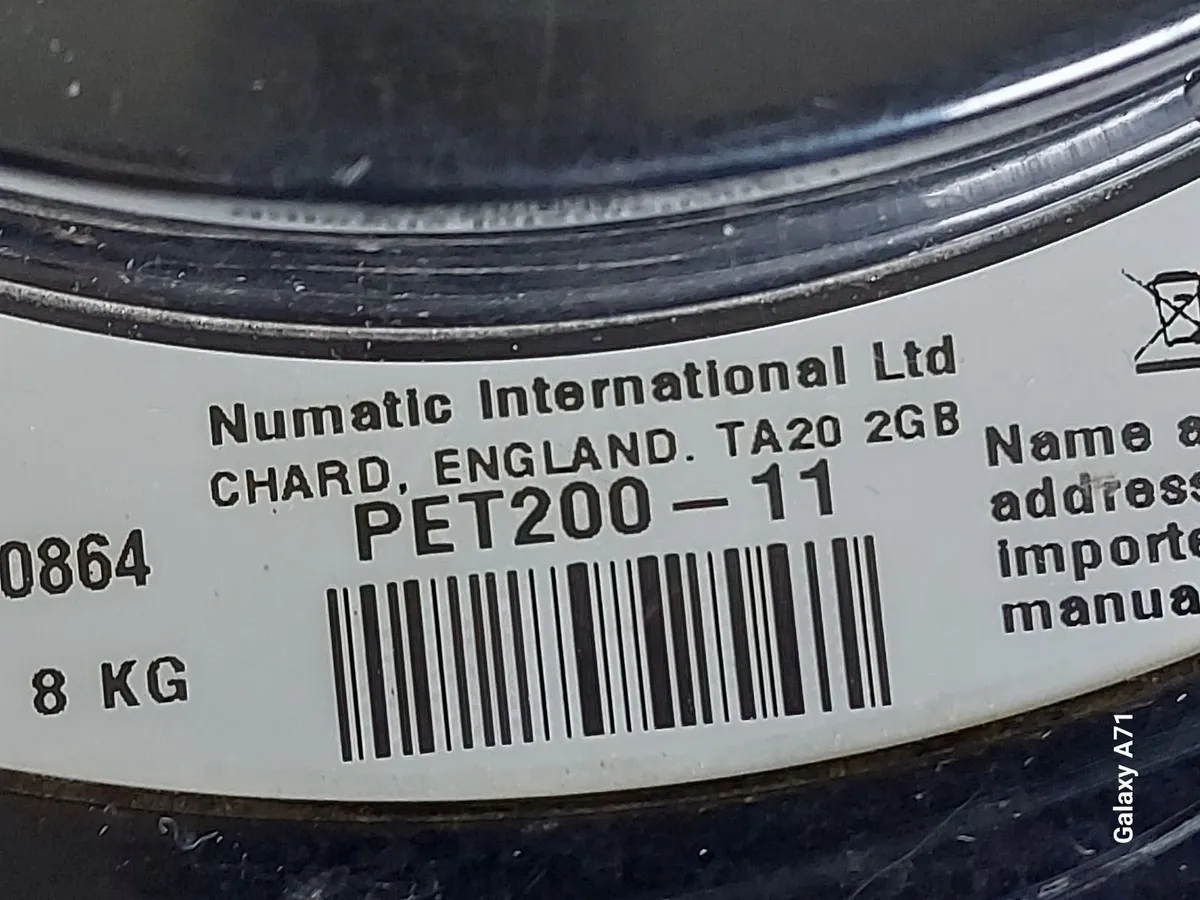 HENRY PET200-11 Vacuum Cleaner Excellent condition - Image 3