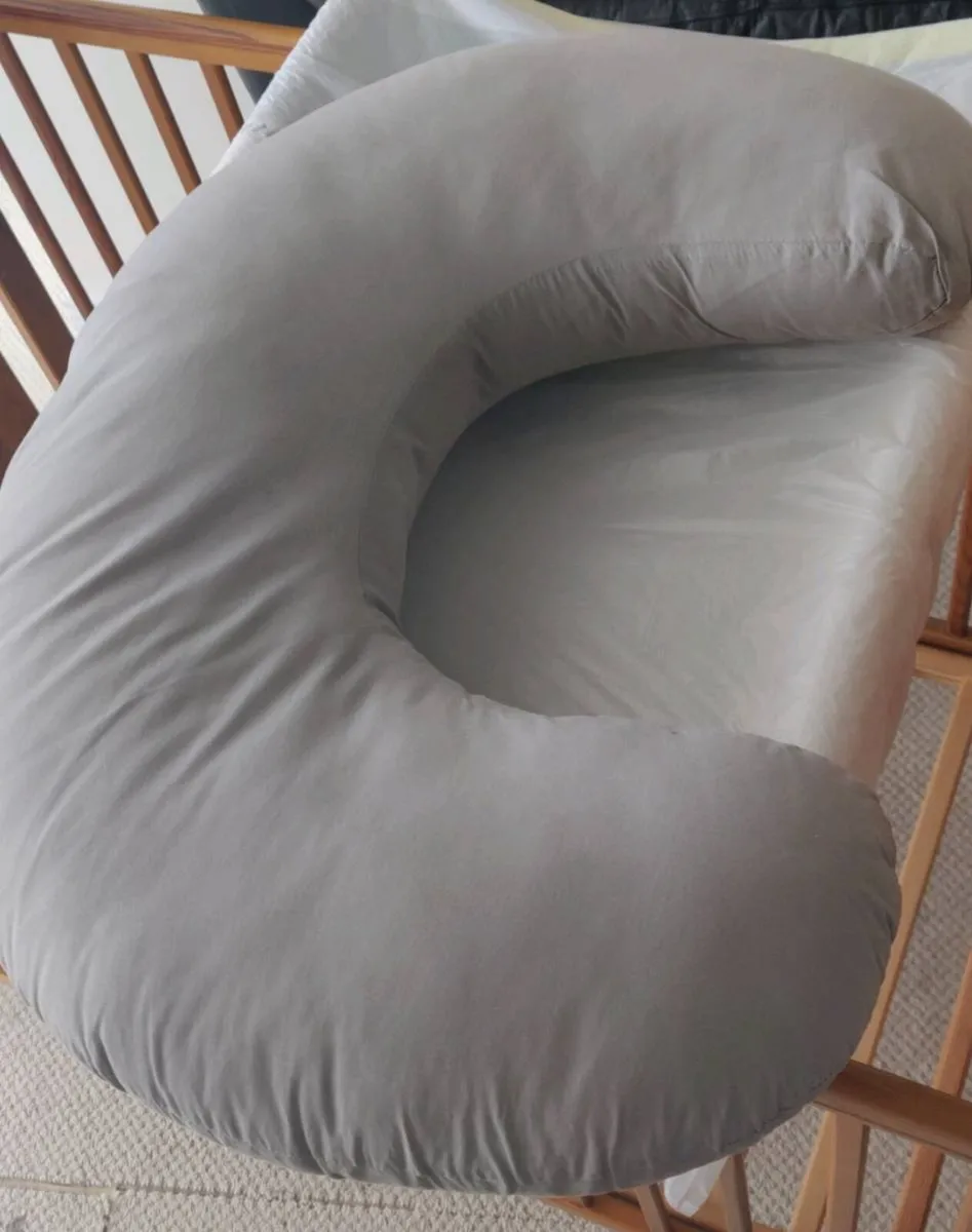 Cot, mattress and pillow - Image 1