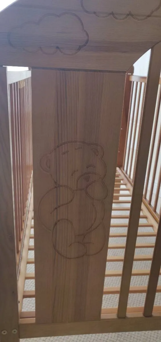 Cot, mattress and pillow - Image 3