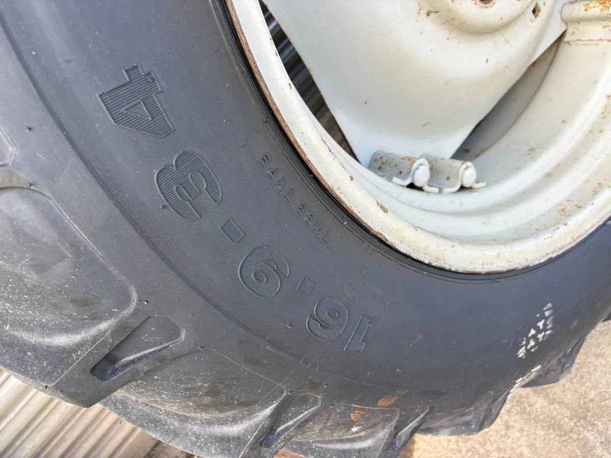 420/85/34 Ford wheels - Image 3