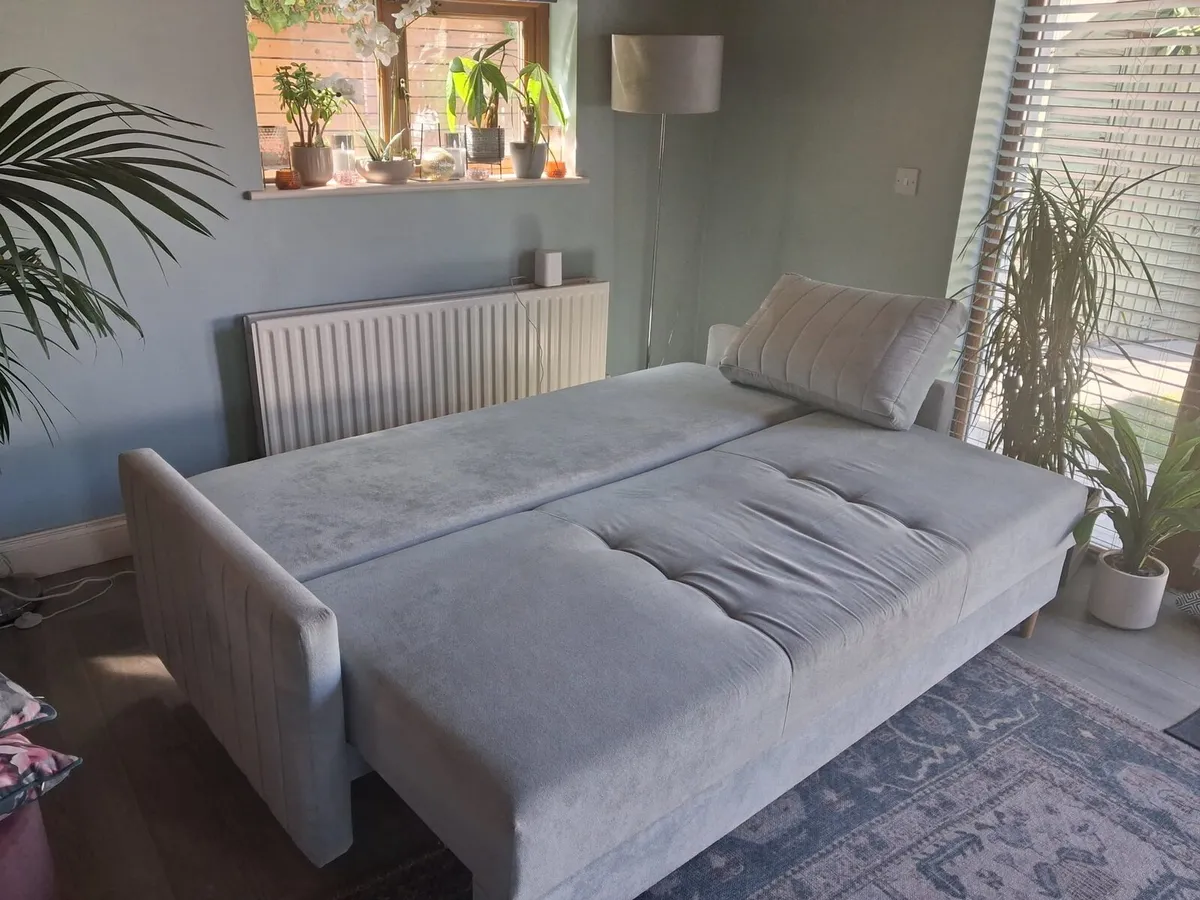 3 seat sofa bed excellent condition - Image 3