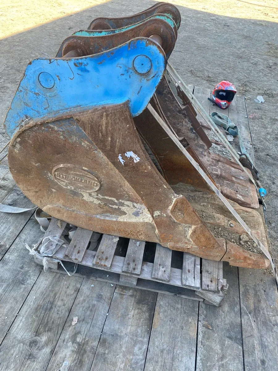 18” buckets - Image 1
