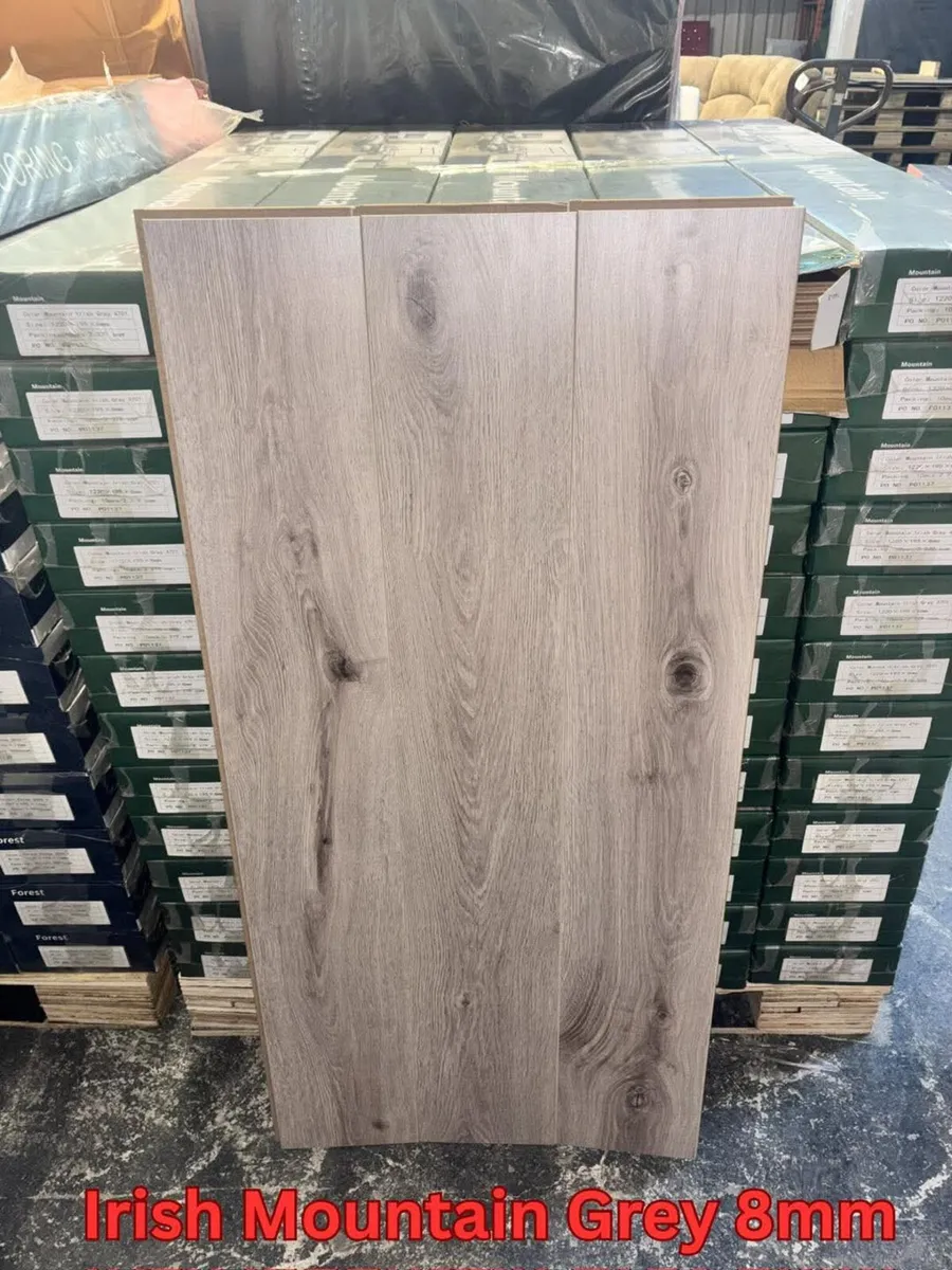 New 8mm And 12 Laminated Click Flooring - Image 1