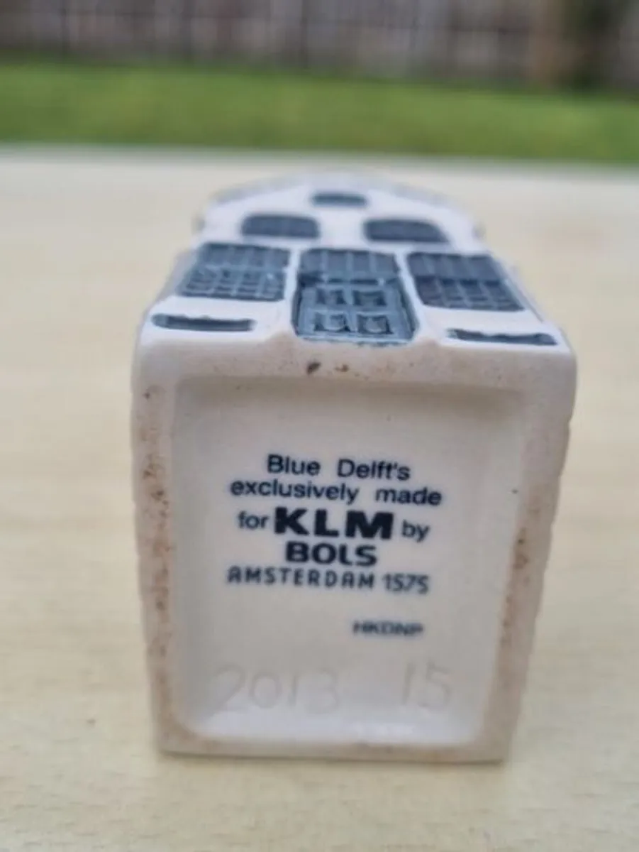 Delft Blue ceramic miniature house for KLM - Image 4