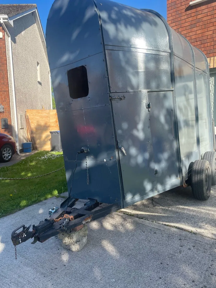 Horse box - Image 1