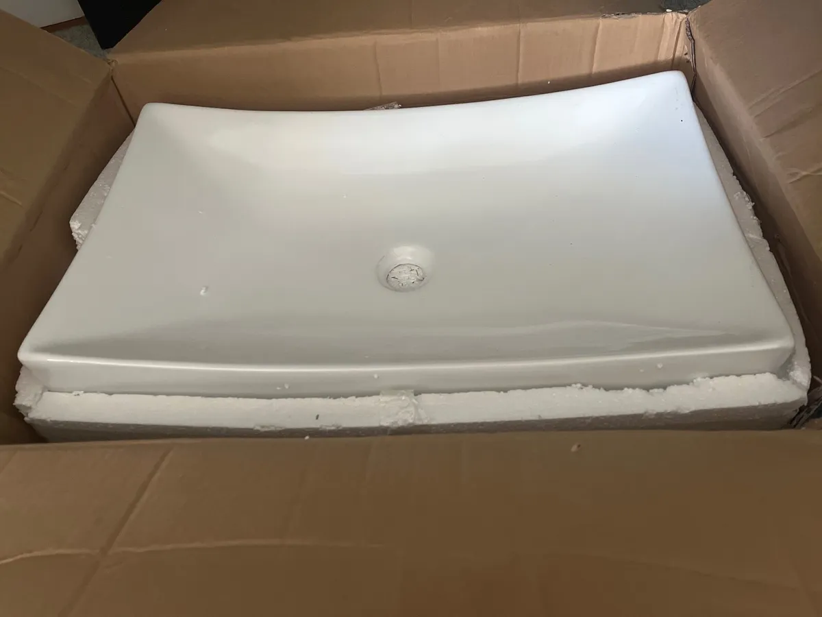 Bathroom sink - Image 1