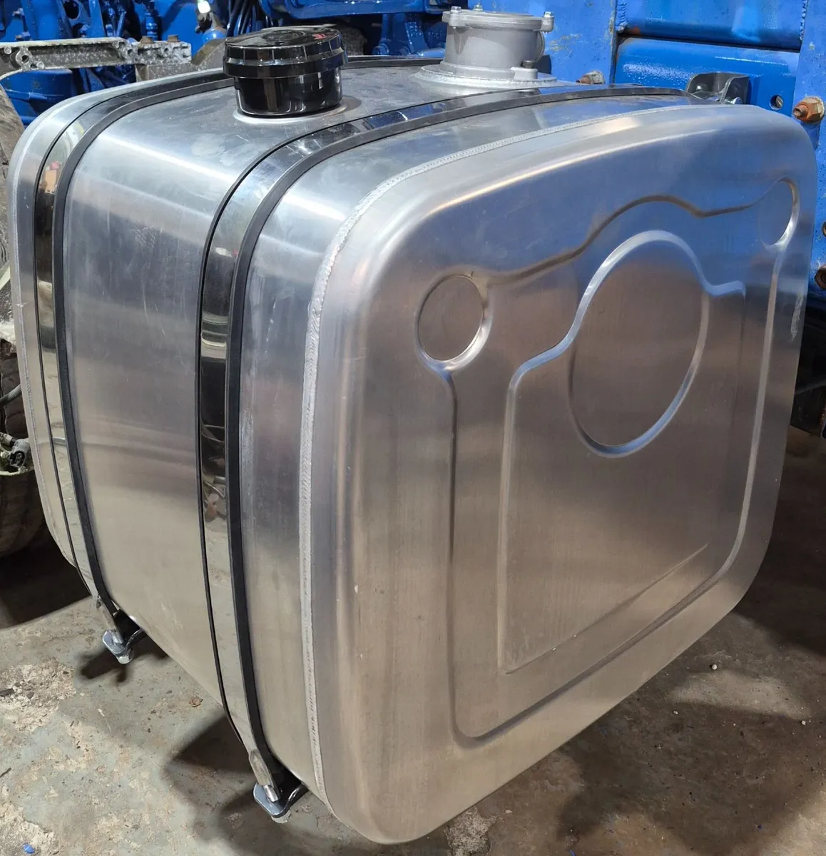 Truck aluminium hydraulic tanks - Image 1
