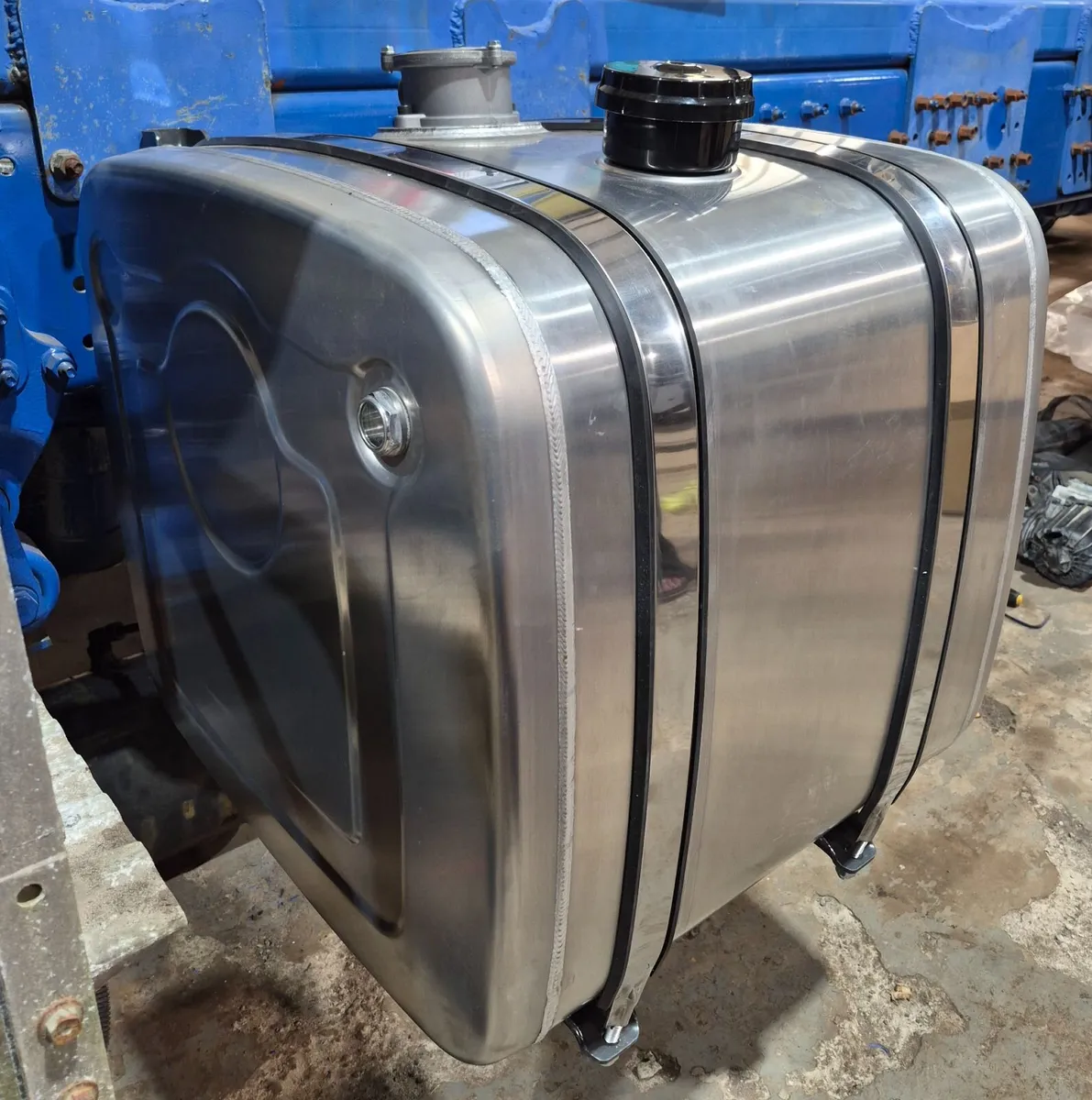 Truck aluminium hydraulic tanks - Image 3