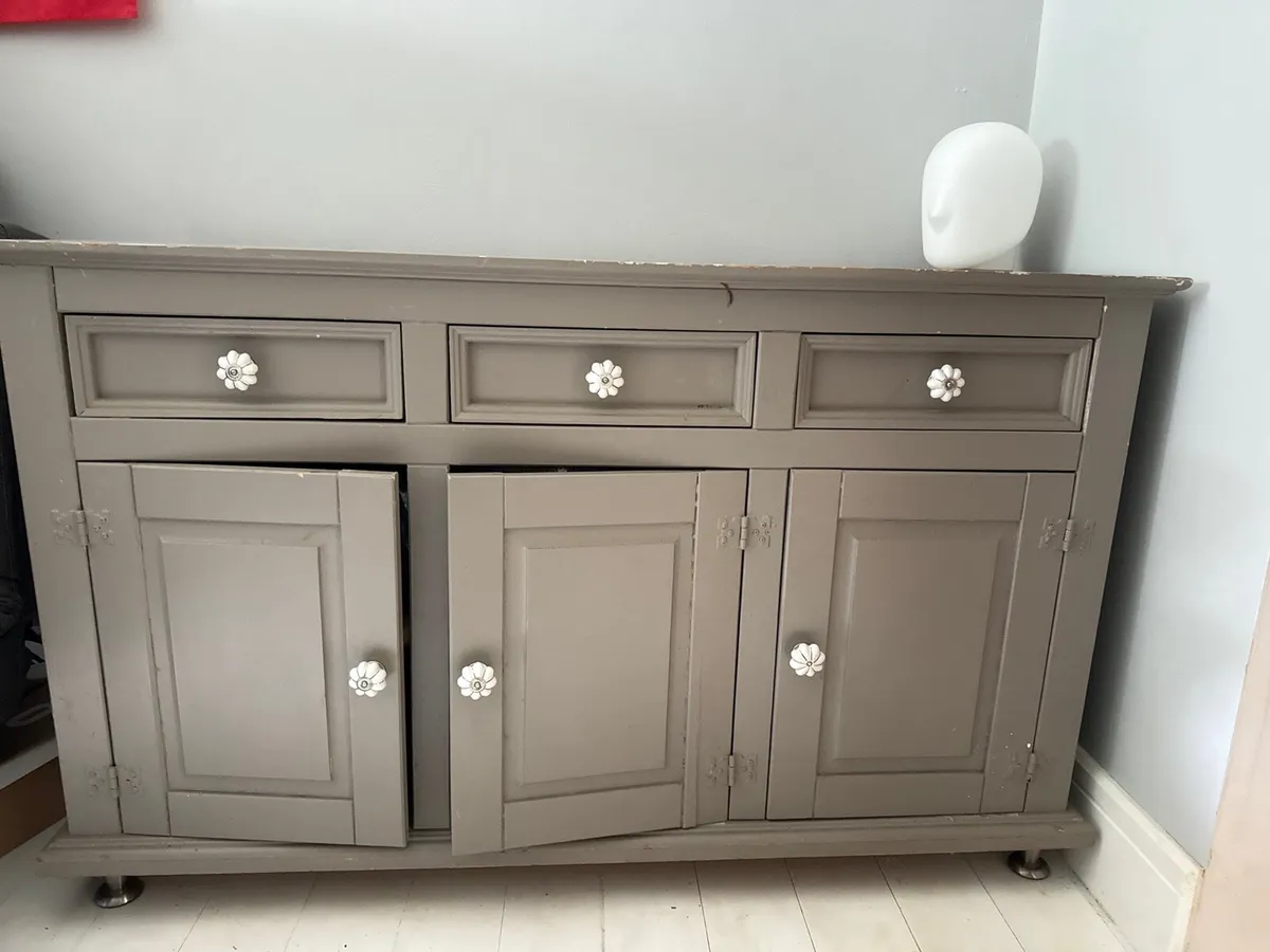Cabinet - Image 1