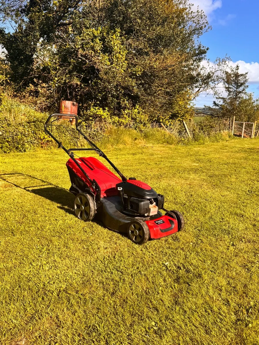 Mount field push lawnmower - Image 1