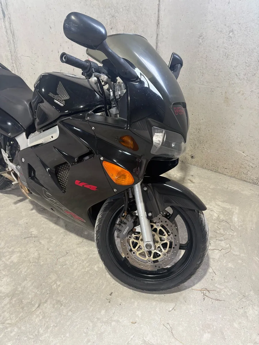 Honda VFR 800 - Image 2