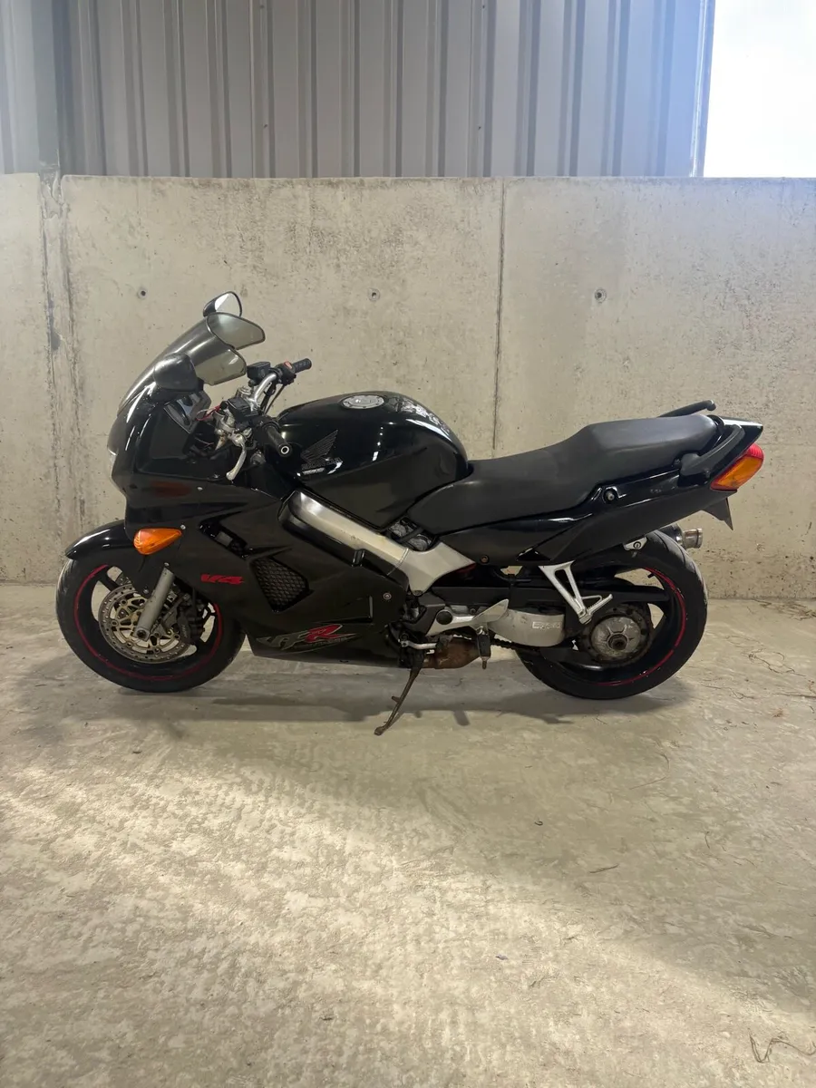 Honda VFR 800 - Image 4