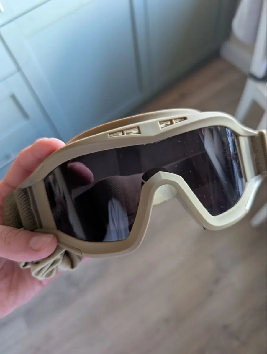 Airsoft clothes and protection - Image 2