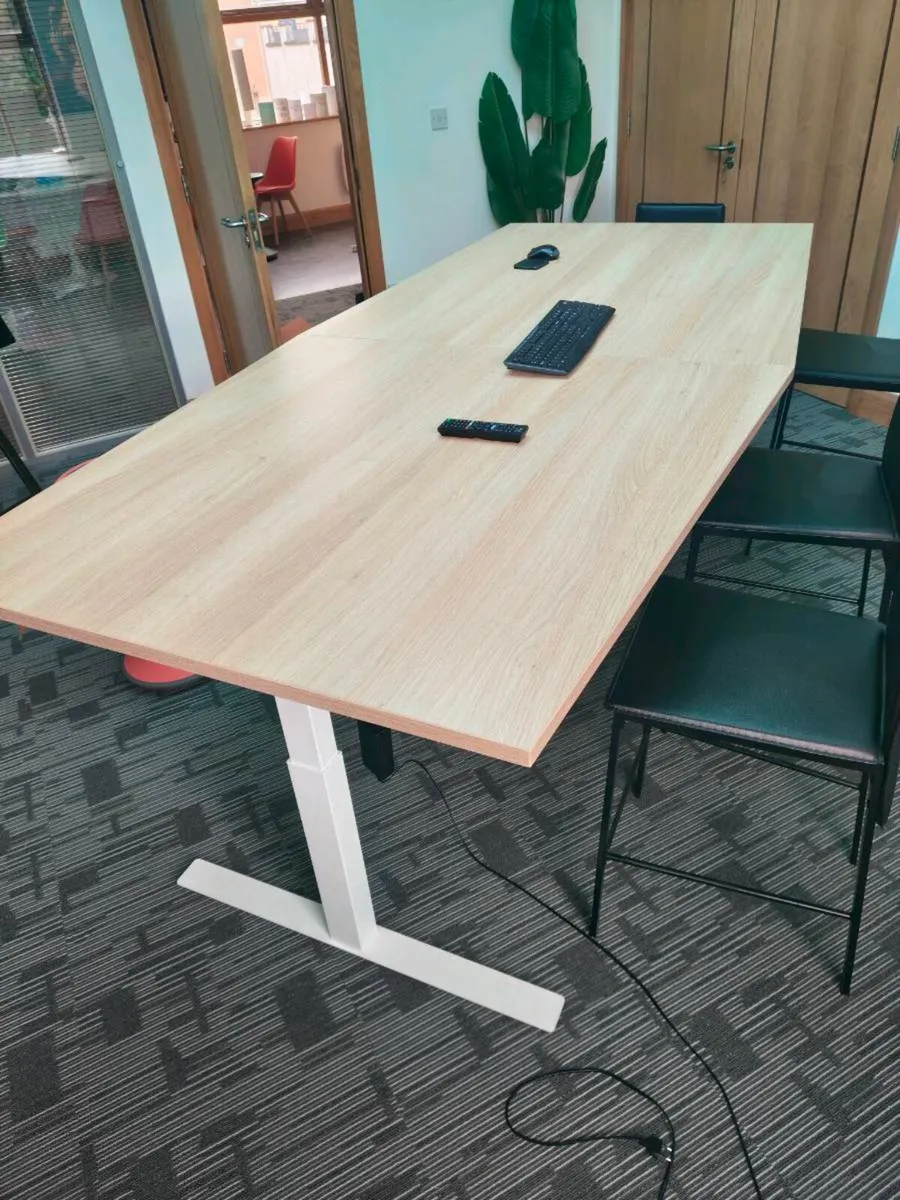 Office furniture - Image 1