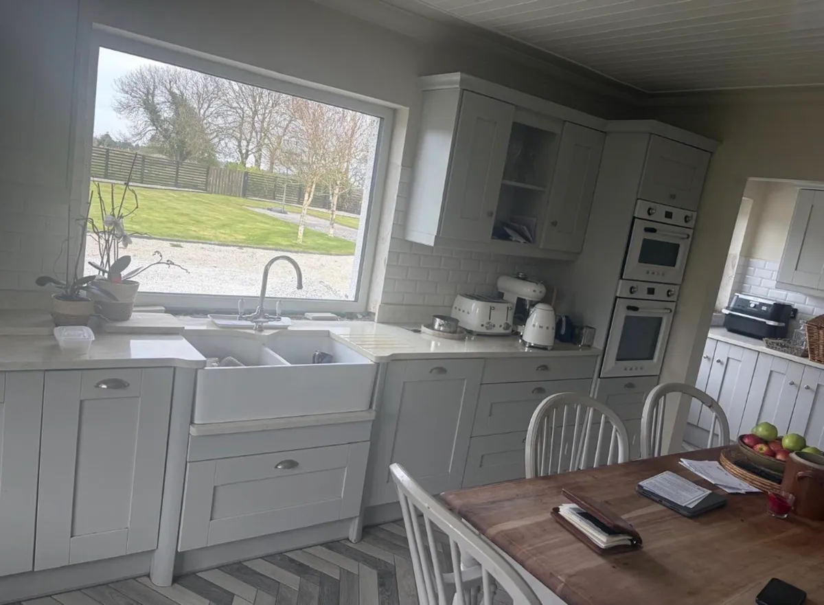 Full Kitchen including appliances and Belfast Sink - Image 4