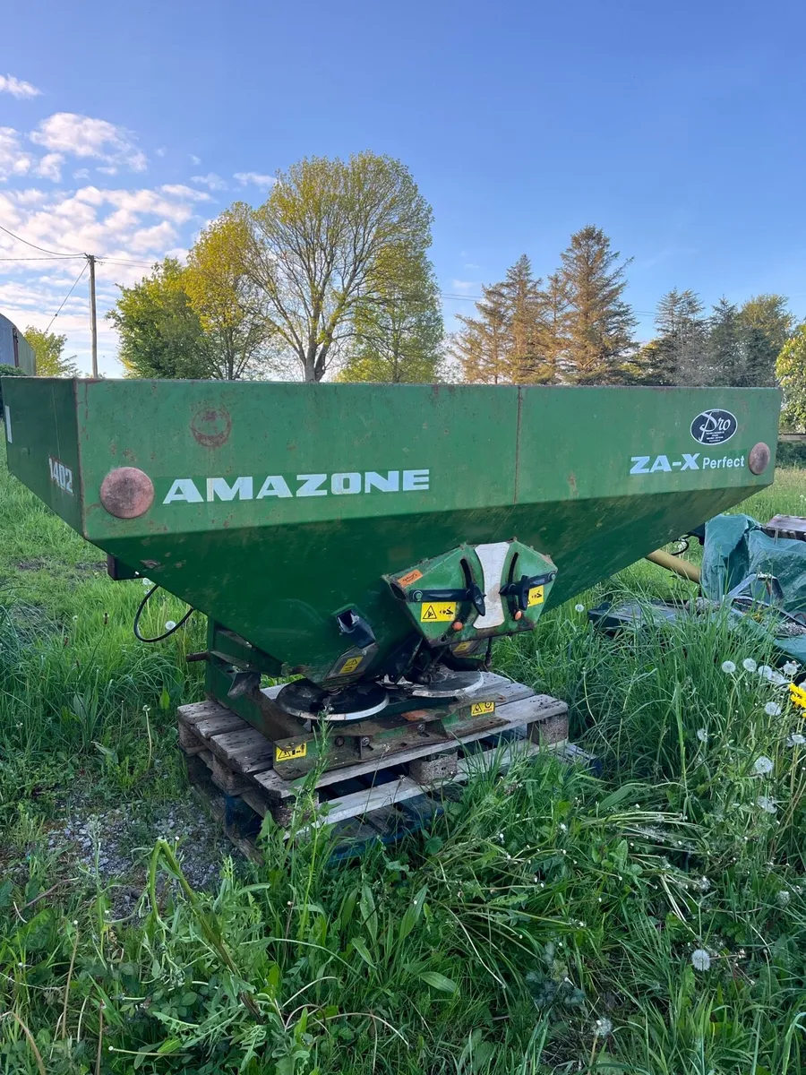 Amazone fertiliser spreader - Image 1