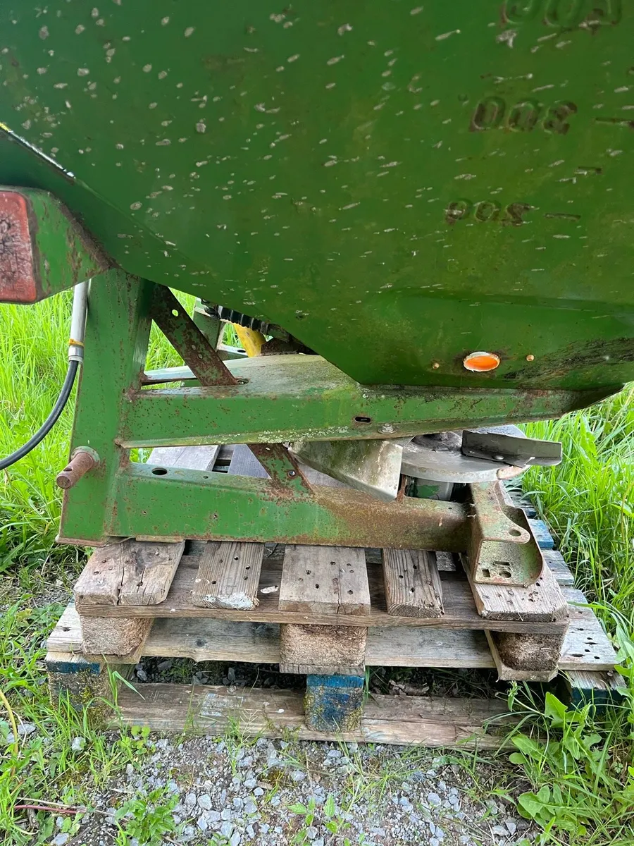 Amazone fertiliser spreader - Image 2